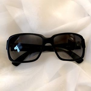 Vera Wang Black Sunglasses